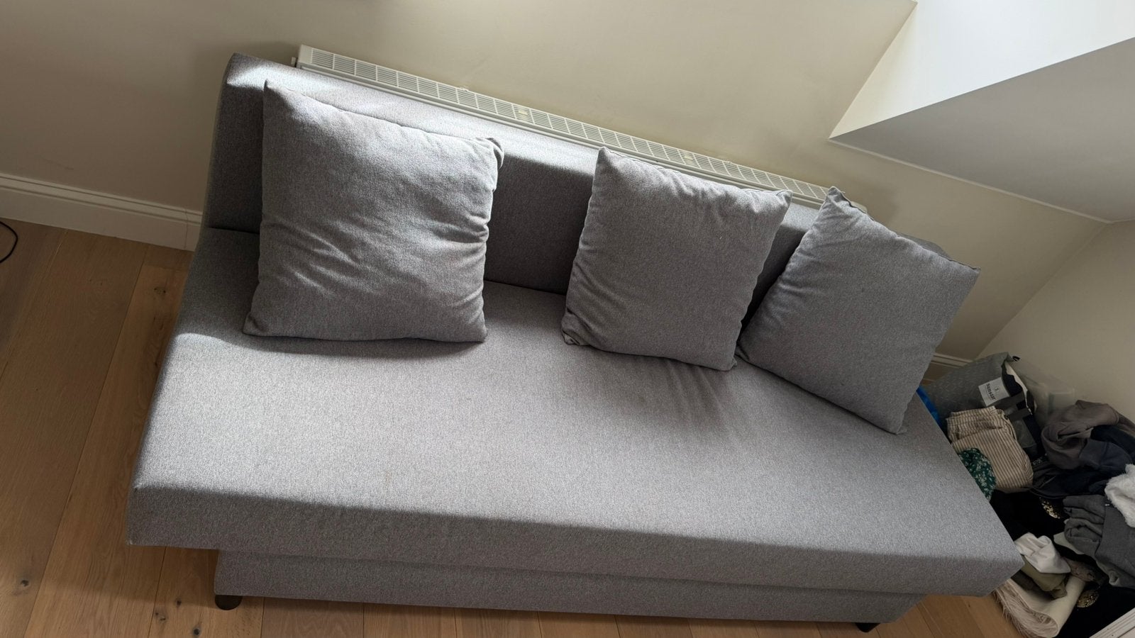 ÄLVDALEN 3-zits slaapbank, Knisa grijsbeige, Huis en Inrichting, Slaapkamer | Slaapbanken, Zo goed als nieuw, Ophalen