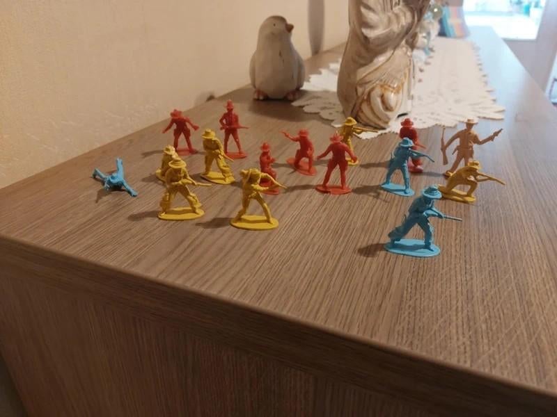 16 Vintage plastic speelgoedfiguren cowboys, Antiek en Kunst, Ophalen of Verzenden