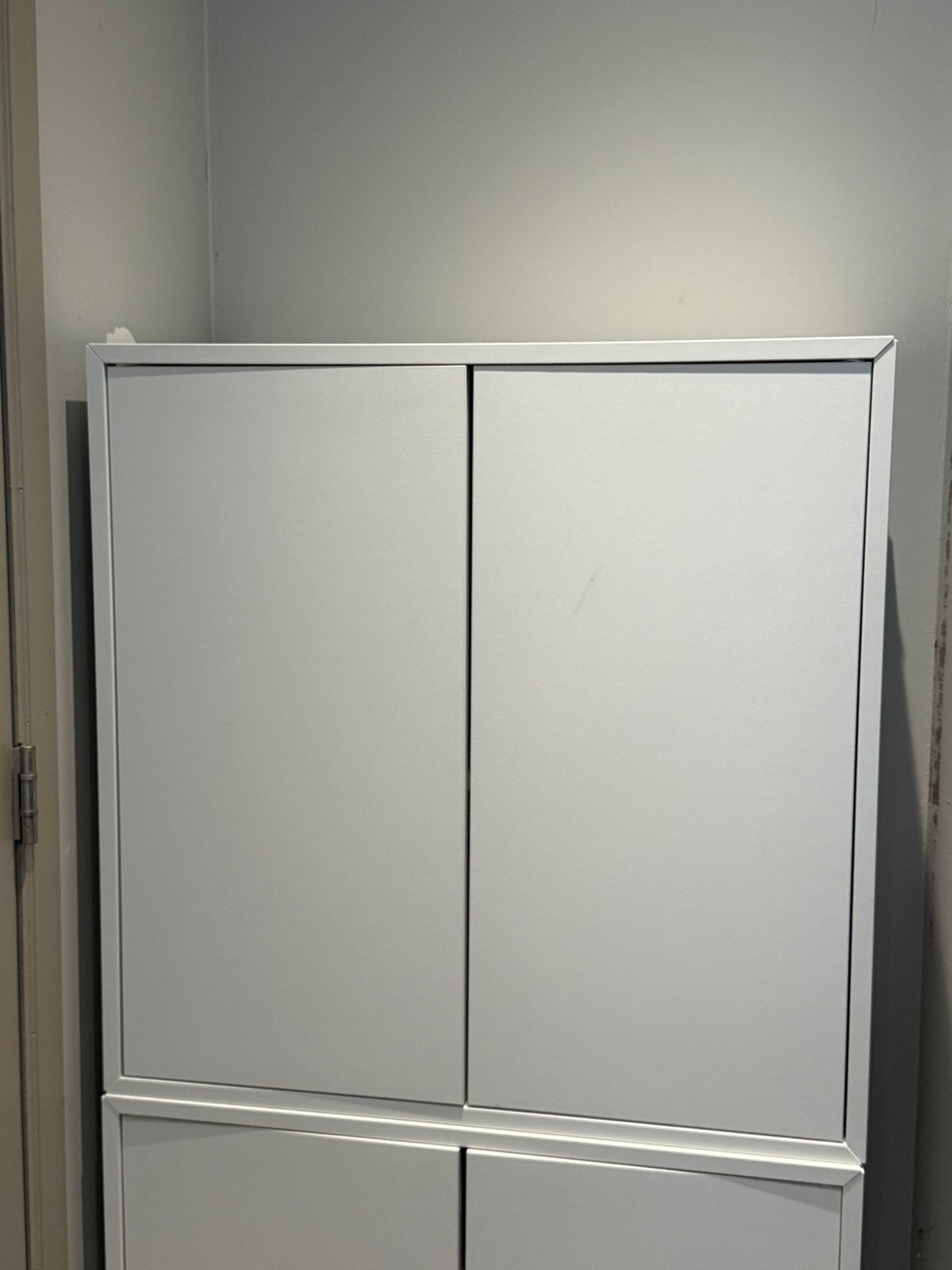 2 identieke IKEA EKET kasten in witte uitvoering., Enlèvement