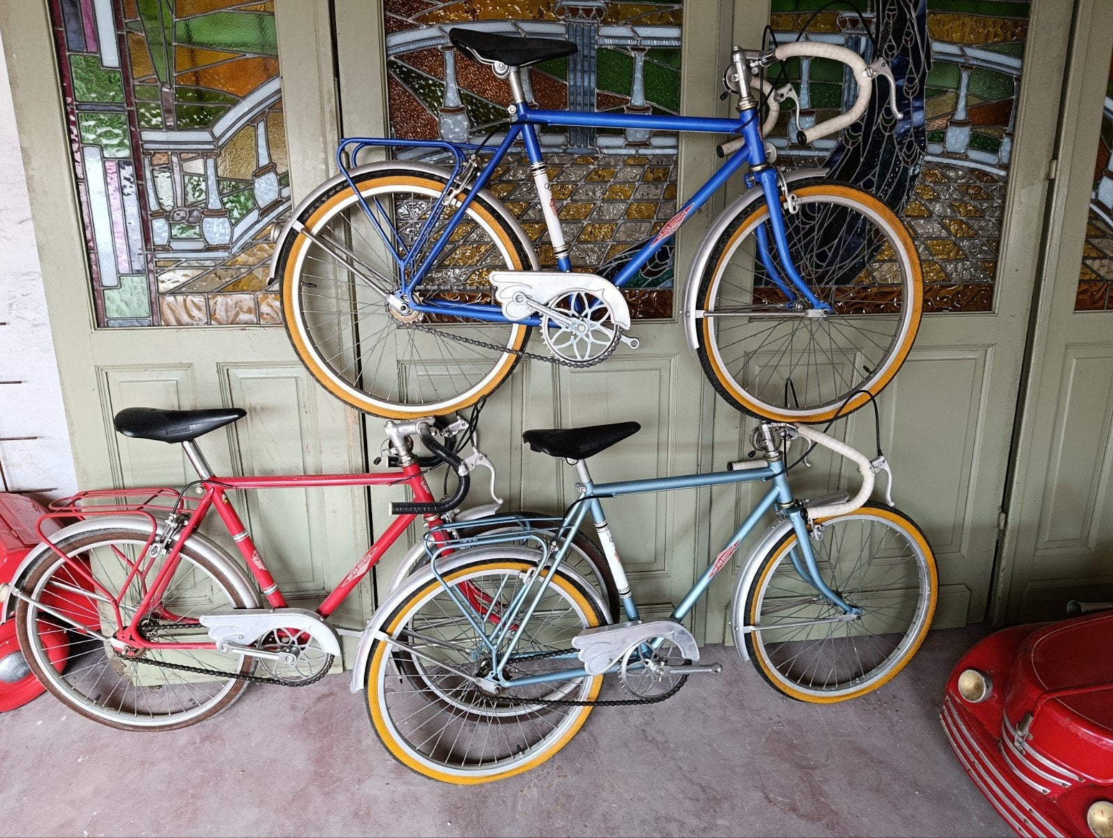 Oude kinderkoersfietjes, Ophalen