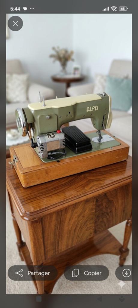 VINTAGE machine a coudre en état de marche, Antiek en Kunst, Antiek | Naaimachines