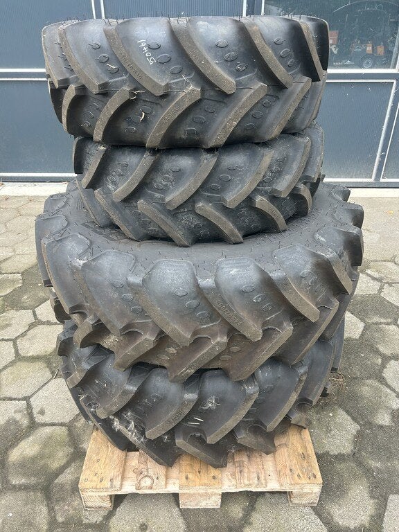 BKT / Deutz-Fahr 360/70R24 & 280/70R16, Pneu(s)