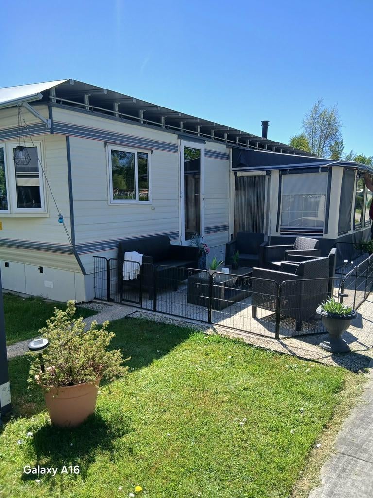 Stacaravan met voortent en bijzetpaviljoen, Caravans en Kamperen, Stacaravans