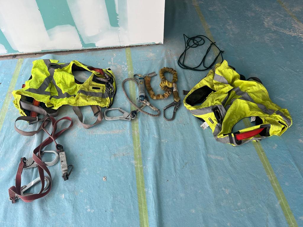 Valbeveiliging jassen x2, Ophalen, Zo goed als nieuw