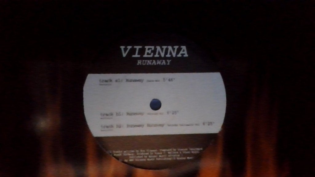 VIENNA " RUNAWAY ", Trance, Fotohoes, Ophalen of Verzenden, Zo goed als nieuw