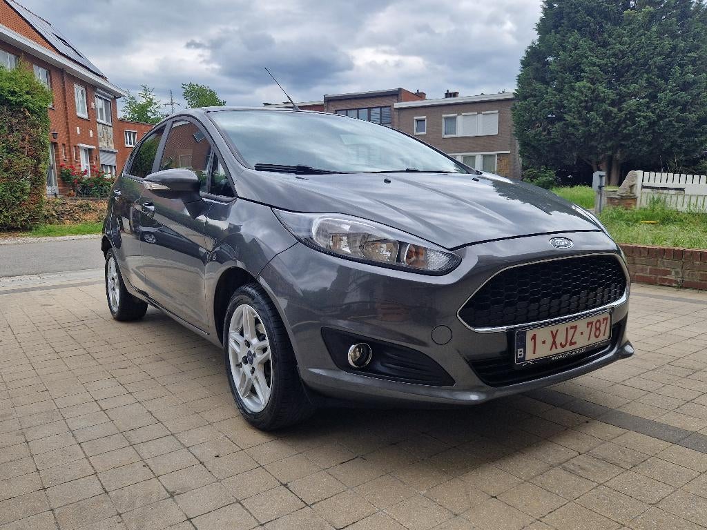 Ford Fiesta 1.25 essence/109000kms/Airco/GPS/Carnet, Autos, Argent ou Gris, Achat, Euro 6, Entreprise