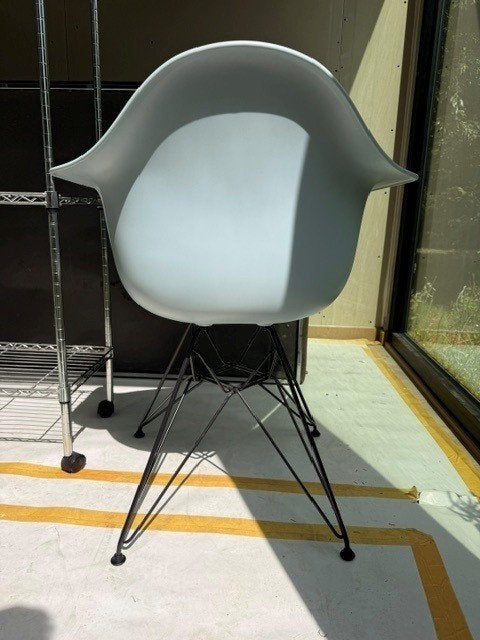 2 eames plastic chair RE DAR, Huis en Inrichting, Stoelen, Ophalen, Twee, Overige kleuren, Zo goed als nieuw