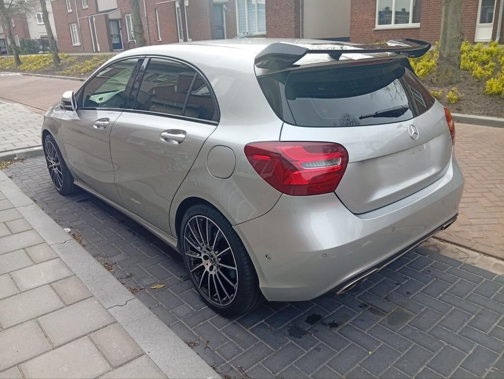 Mercedes A180 D 1.5 diesel zeer zuinig  automaat sport, Auto's, Leder en Stof, Lichtsensor, Particulier, Dealer onderhouden