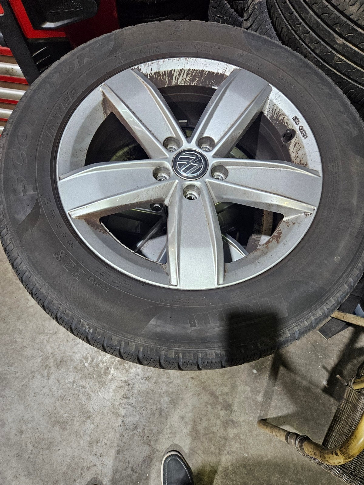 215  65 17 99h  m+s   tiguan 2018, Autos : Pièces & Accessoires, Pneus & Jantes, Pneus et Jantes, Enlèvement ou Envoi, 17 pouces