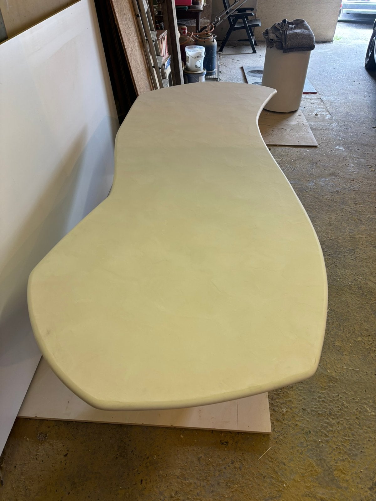 Organische Tafel afgewerkt in Stuc-Deco, Enlèvement ou Envoi, Moins de 150 cm, Organisch, Neuf