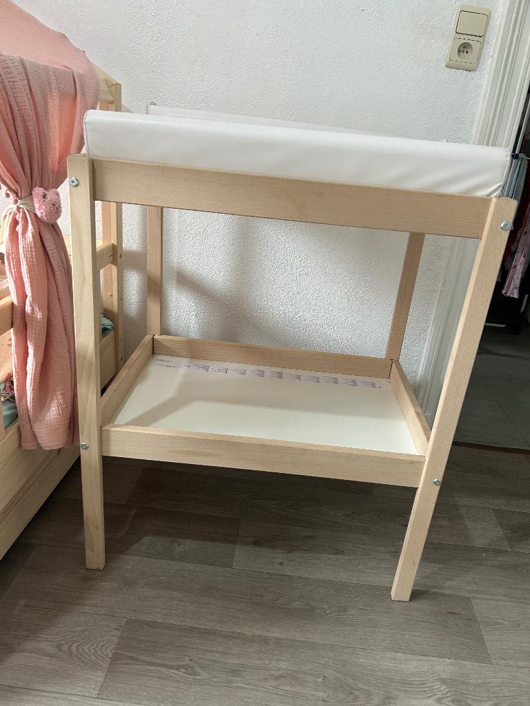 Table à langer + mousse, Neuf, 90 à 105 cm, Enlèvement, Espace pour les pieds