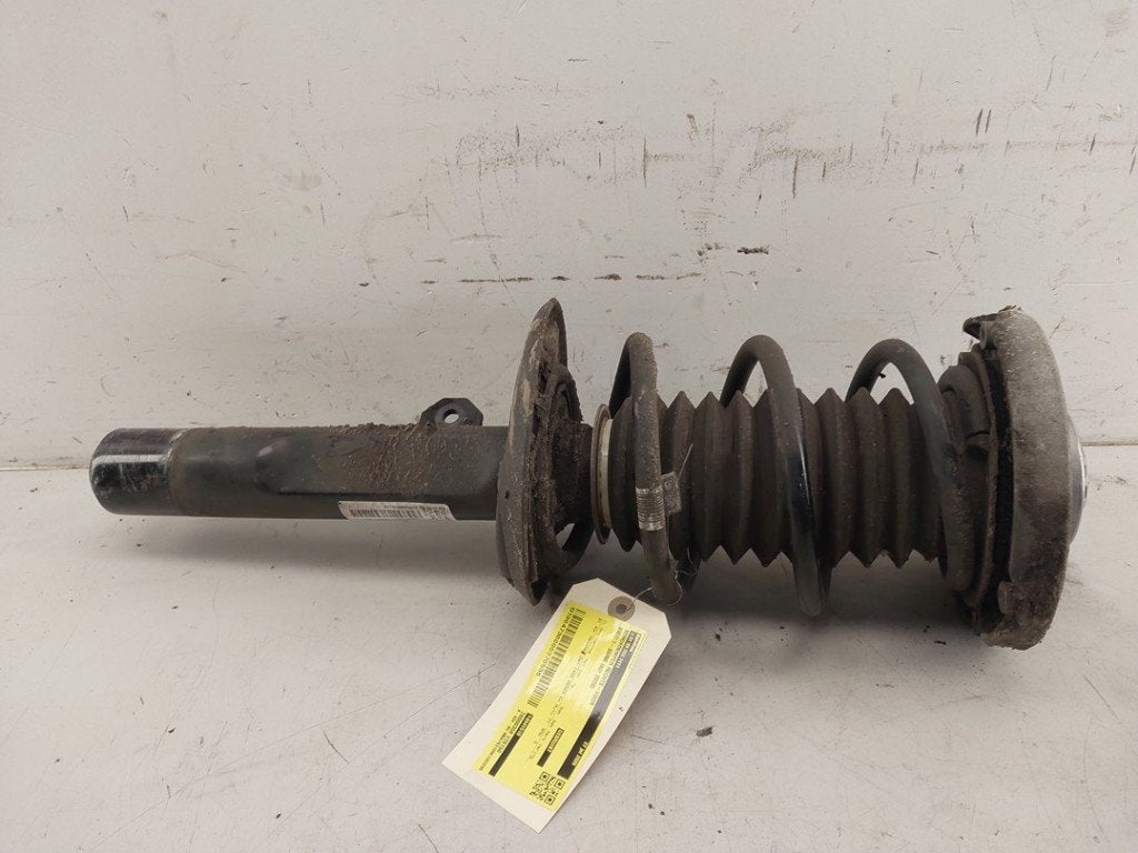 AMORTISSEUR OU ABSORBEUR DE CHOC AVANT DROIT 1 serie (F40), Utilisé, BMW, Petuelring 130
80809  München, DE, Bayerische Motoren Werke AG