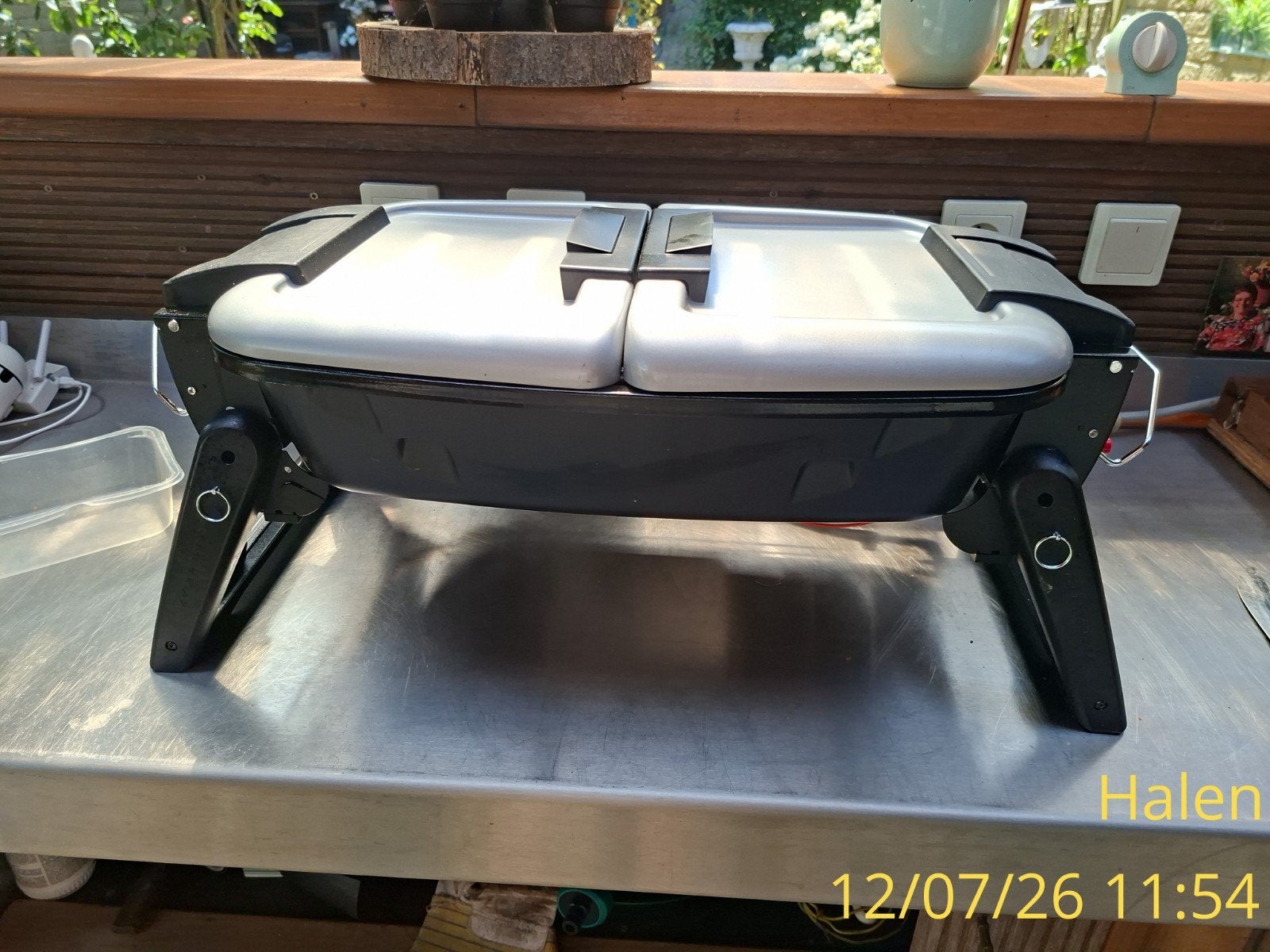 Compacte gas bbq met 2 werkbladen makkelijk op te bergen ., Ophalen