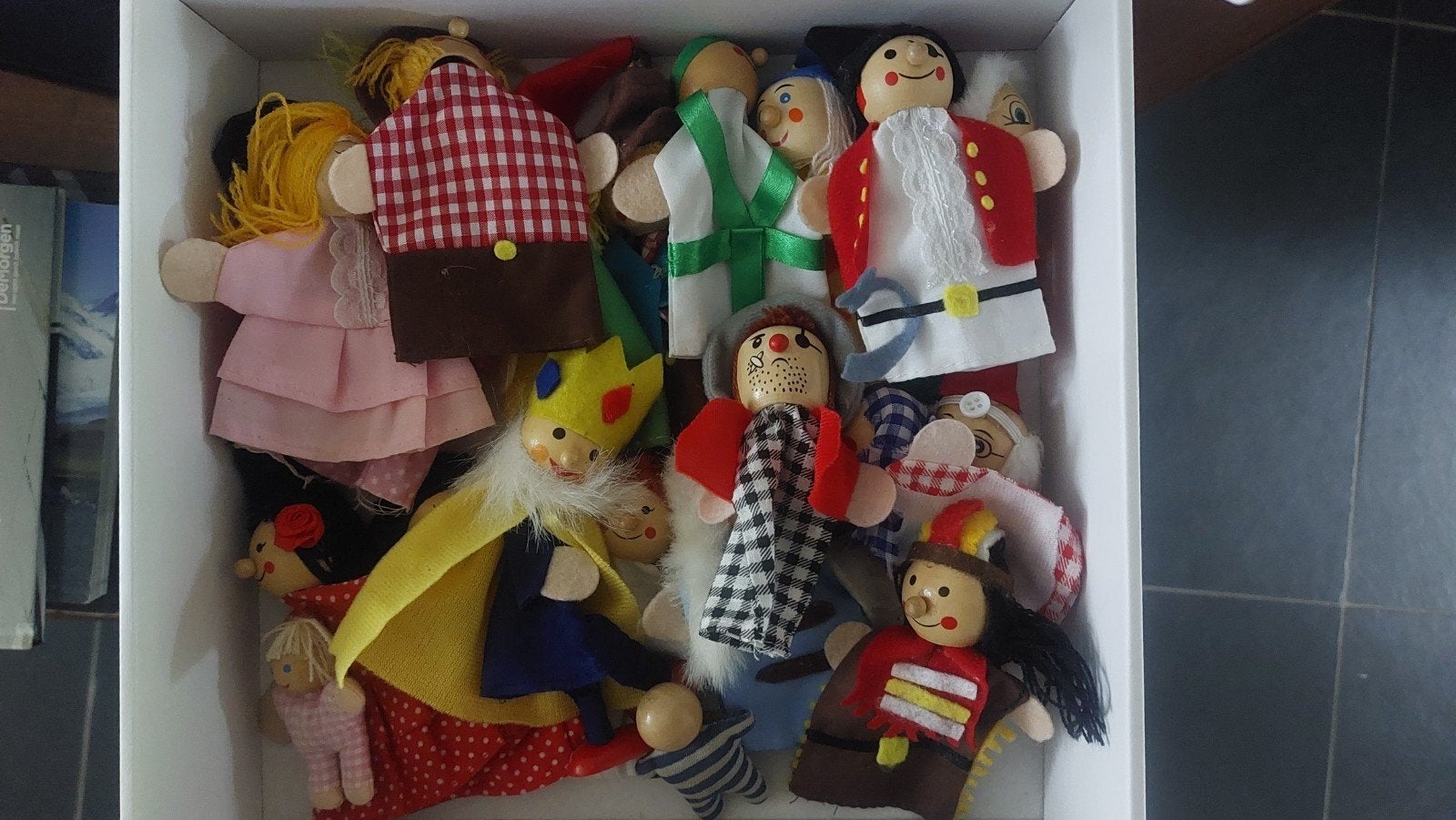 marionnettes à doigts en bois, Enlèvement ou Envoi