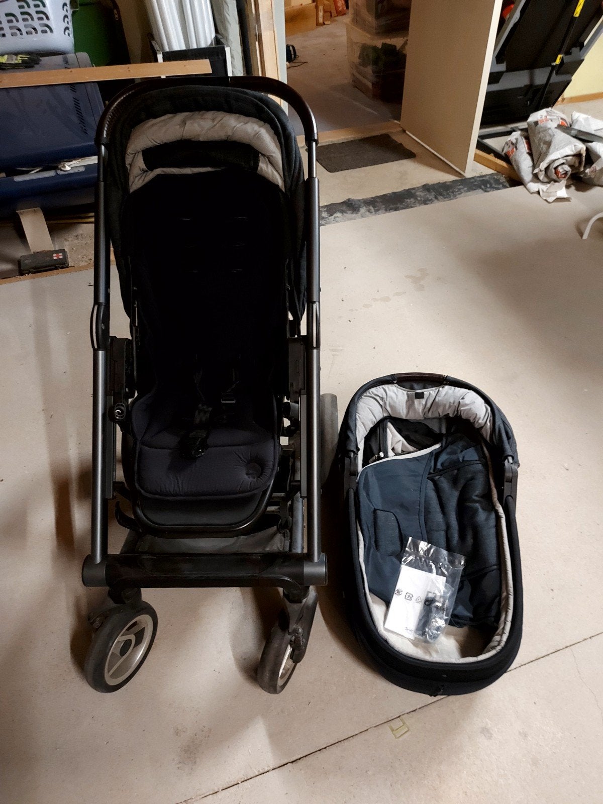 buggy met draagmand en diverse baby toebehoren, Ophalen, Gebruikt