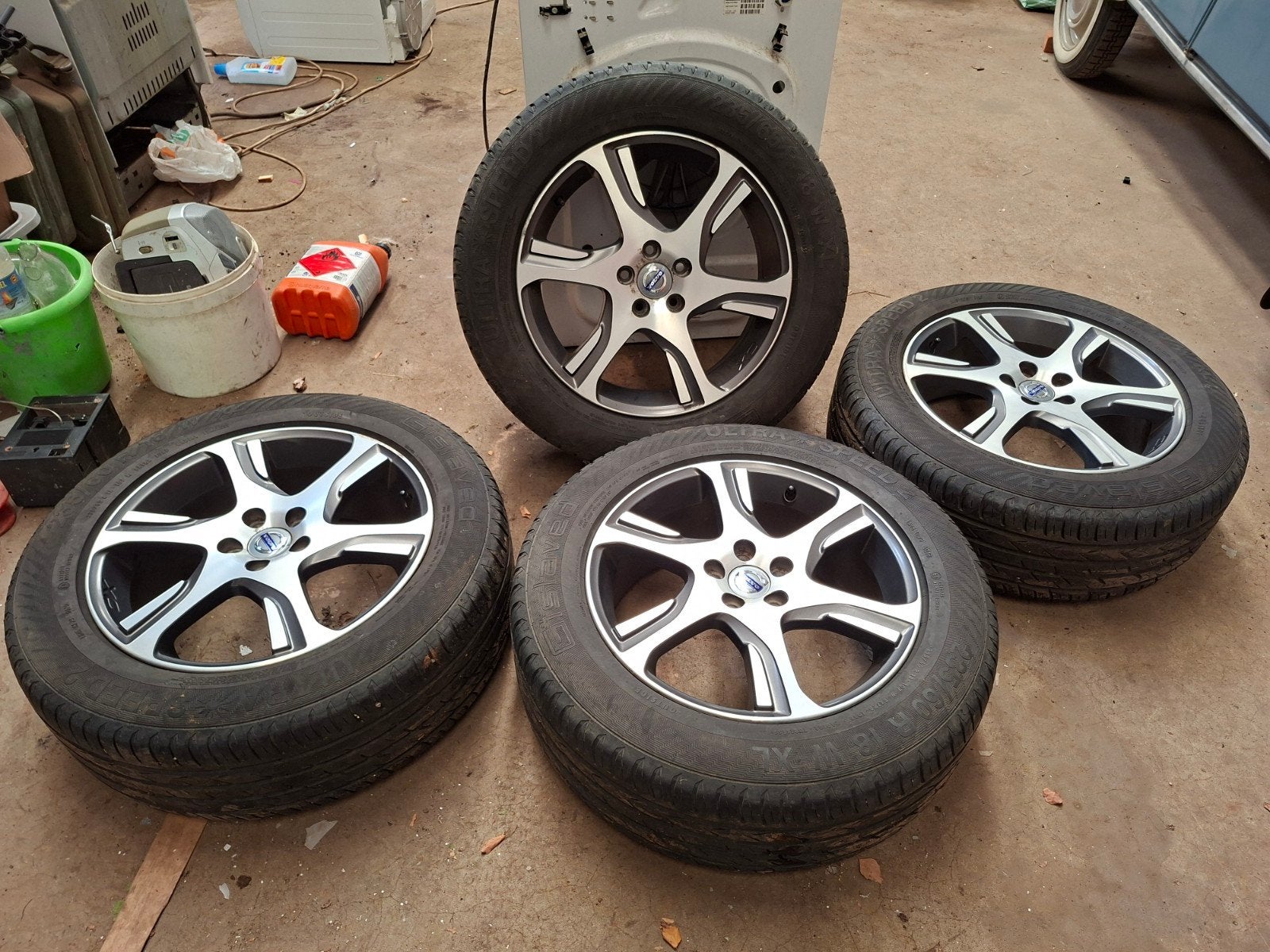 lot jantes et pneus Volvo XC 235 60 18R, Autos : Pièces & Accessoires, Enlèvement ou Envoi, Pneu(s)