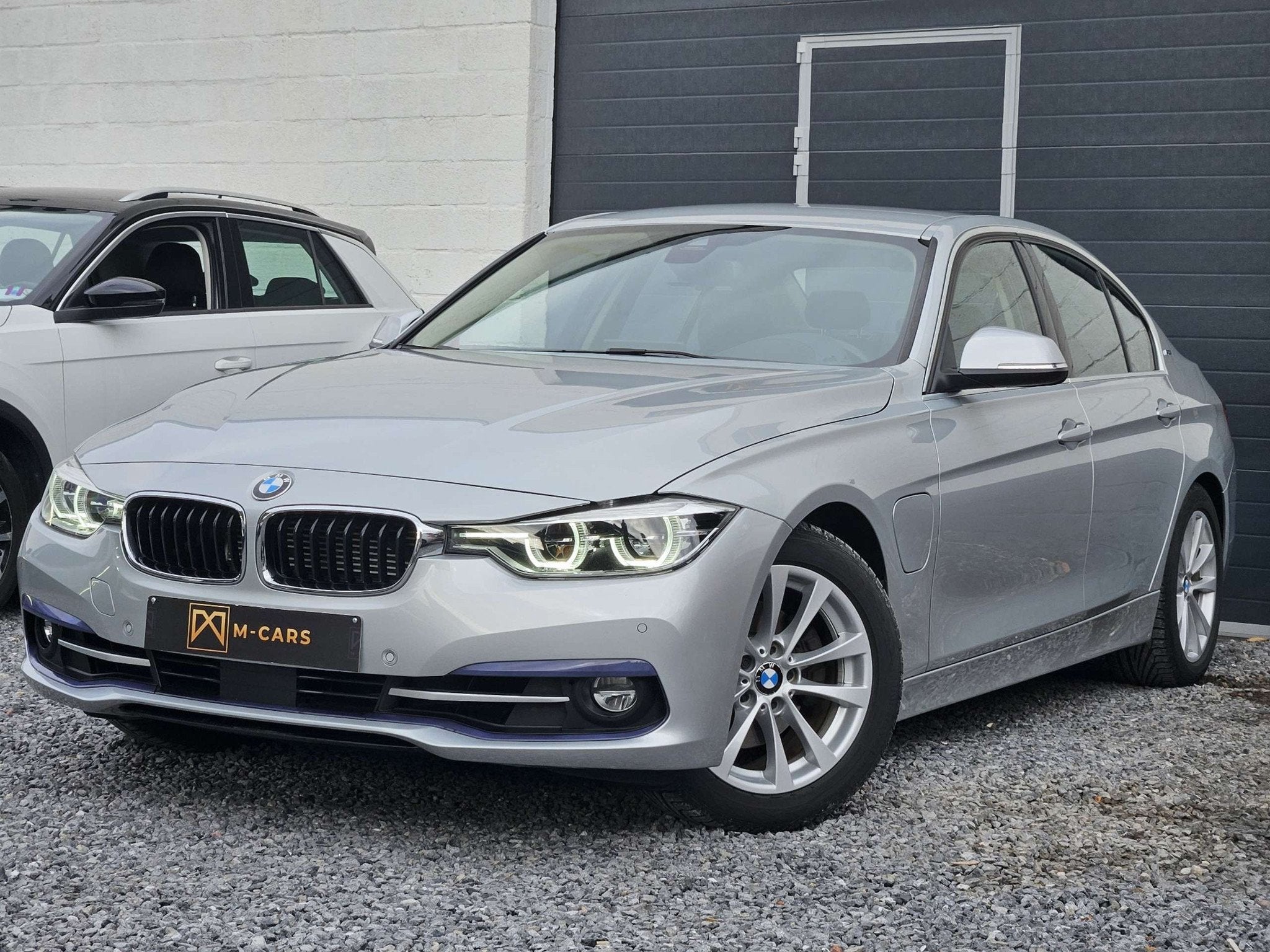 BMW 3 Serie 330 HUD * PLUG IN * LED * (automatique), Autos, Argent ou Gris, Achat, Entreprise, Noir