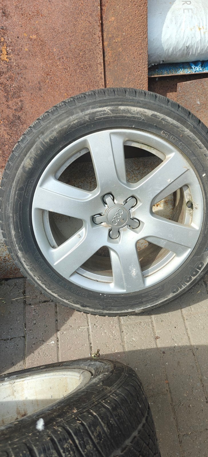 Jantes Audi origine Kit hiver 17 pouces. 225 55 17 (101v), Autos : Pièces & Accessoires, Pneus & Jantes, 17 pouces, Pneu(s)