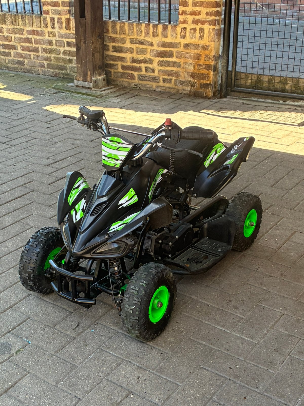 Kinderquad 49 cc benzine motor, Motoren, 1 cilinder, 49 cc, 11 kW of minder