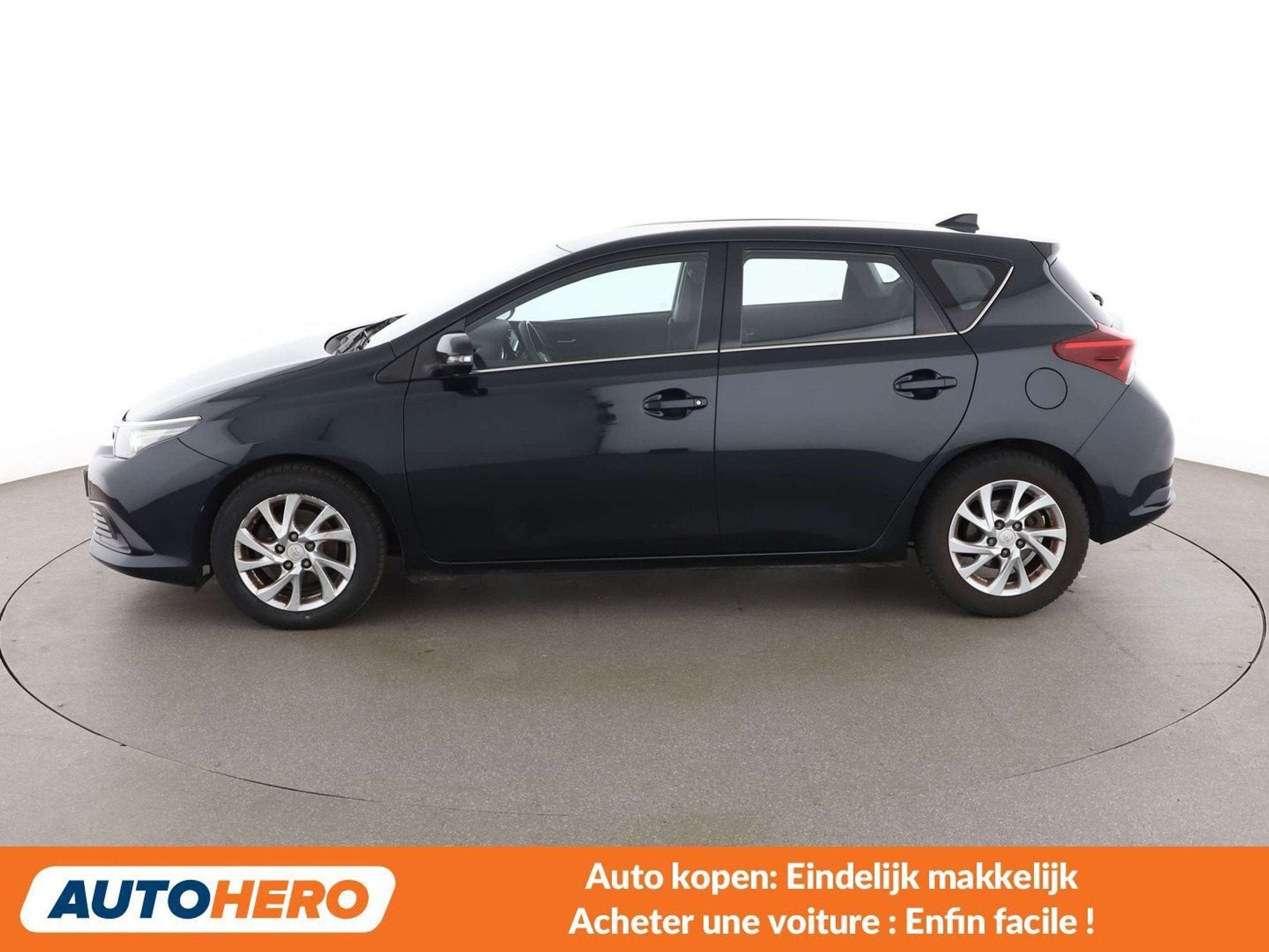 Toyota Auris 1.4 Turbodiesel Active (bj 2015), Auto's, Toyota, Voorwielaandrijving, Stof, Gebruikt, Zwart