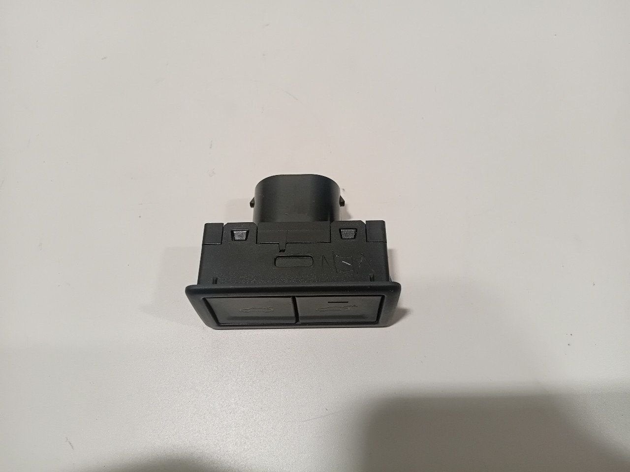 Kofferdeksel schakelaar Volkswagen Passat, Onderdelen@venauto.nl, Van der Ven Autorecycling B.V., Gebruikt, Ettenseweg 76, 4706 PB Roosendaal, The Netherlands