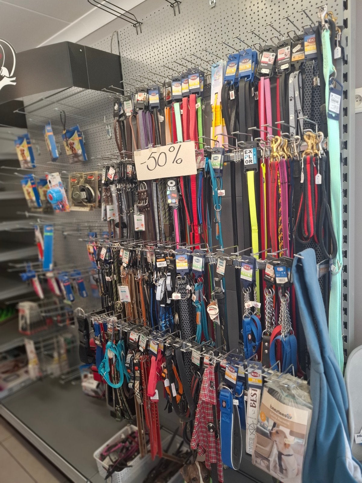 honden benodigheden,riemen,halsbanden,tuigjes en speeltjes, Animaux & Accessoires, Paniers pour chiens, Enlèvement, Neuf, Poussière