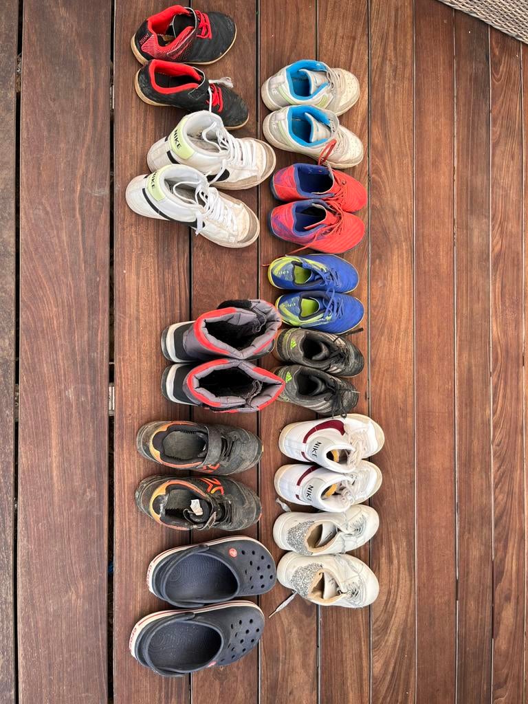 Chaussures diverses (2 paires foot 6-8 ans)…., Enlèvement, Porté