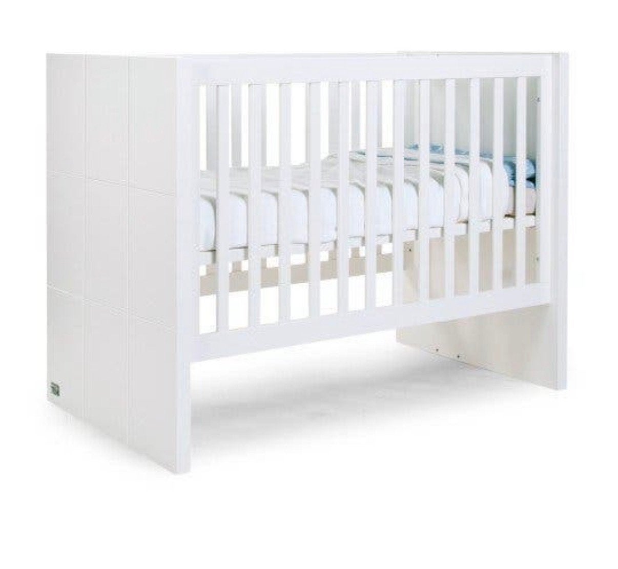 Babybed childwood, Kinderen en Baby's, Kinderkamer | Bedden, Ophalen, Zo goed als nieuw, Minder dan 140 cm, Minder dan 70 cm