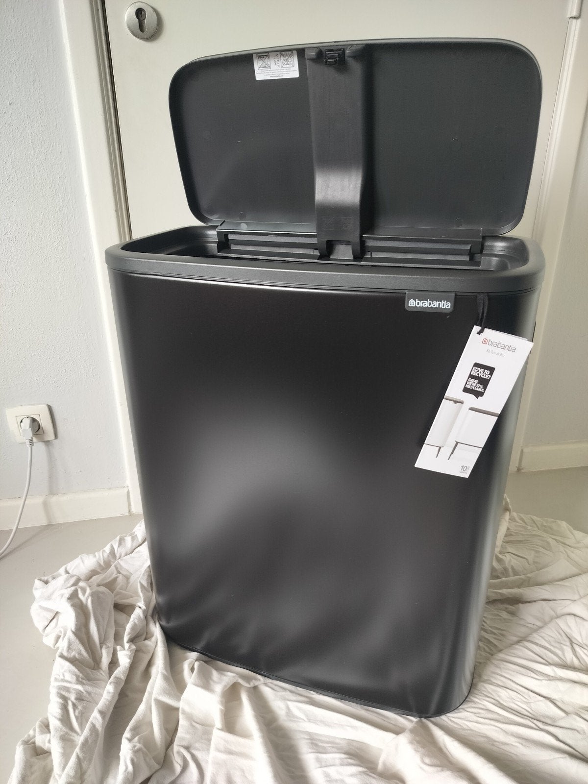 Brabantia Touch noir mat 60 litres (Nouveau !), Maison & Meubles, Accessoires pour la Maison | Poubelles, Neuf, 50 – 75, Enlèvement ou Envoi