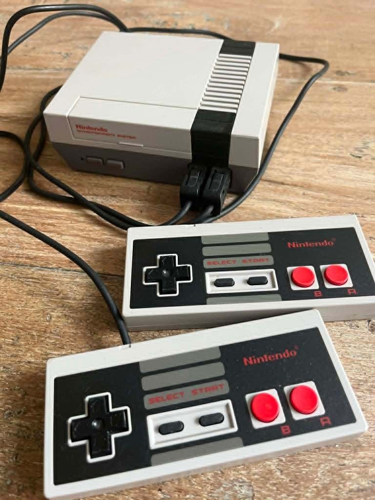 Nintendo classic mini met 650+ games, Games en Spelcomputers, Spelcomputers | Nintendo NES, Ophalen of Verzenden, Zo goed als nieuw