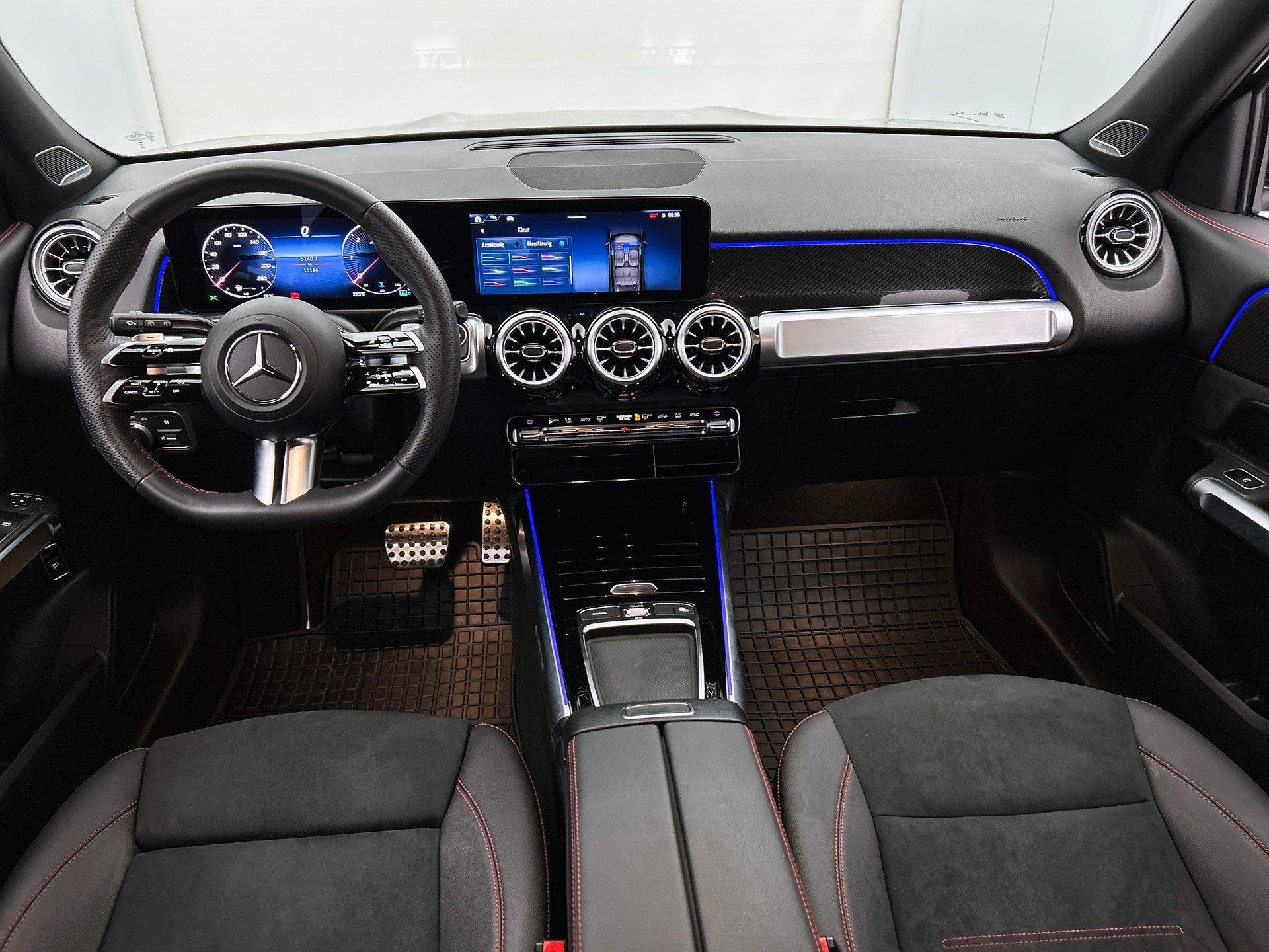 Mercedes-Benz GLB-Klasse 200 D AMG Line | Burmester | Verwar, Auto's, Mercedes-Benz, Dealer onderhouden, Stof, 110 kW, 4 cilinders