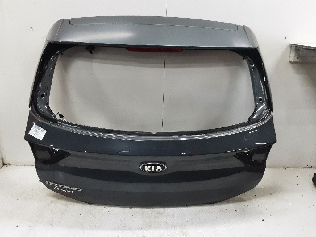 HAYON ARRIÈRE / MALLE Kia Stonic (YB) (01-2017/-), Kia, Mevr. I. Hauben, Haillon arrière, Utilisé