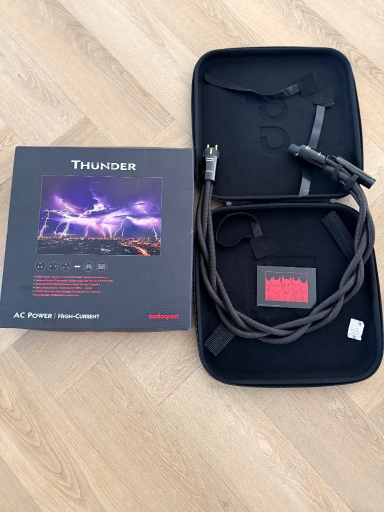 Audioquest Thunder HC C13, TV, Hi-fi & Vidéo, Câbles audio & Câbles de télévision, Enlèvement ou Envoi, Comme neuf, Moins de 2 mètres