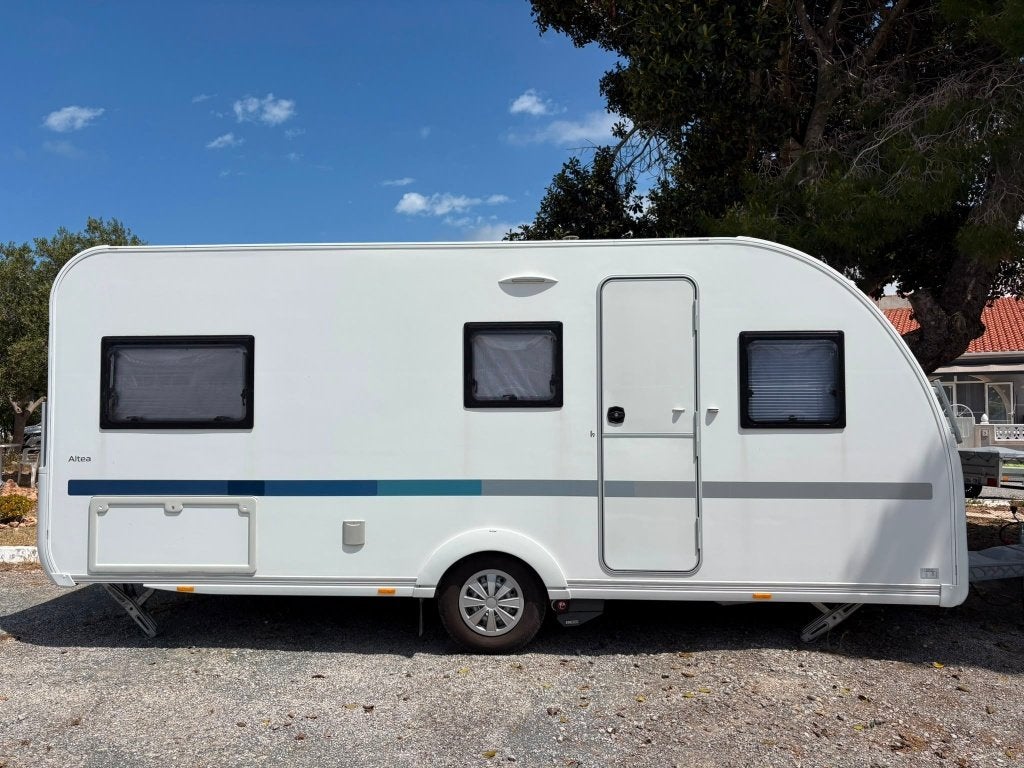 Caravane ADRIA 502, Jusqu'à 4, 6 à 7 mètres, Roue de secours, Coin salon convertible