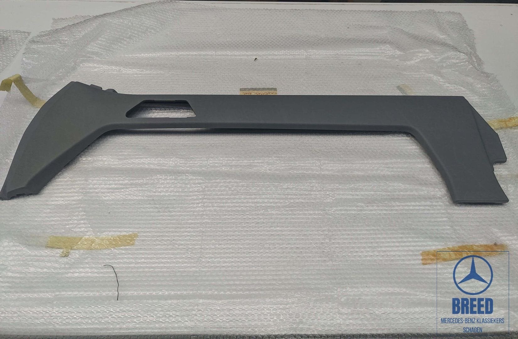 NOS bovenlijst deurpaneel rechts grijs Mercedes W124 coupé, -, Nieuw, Ophalen of Verzenden, -