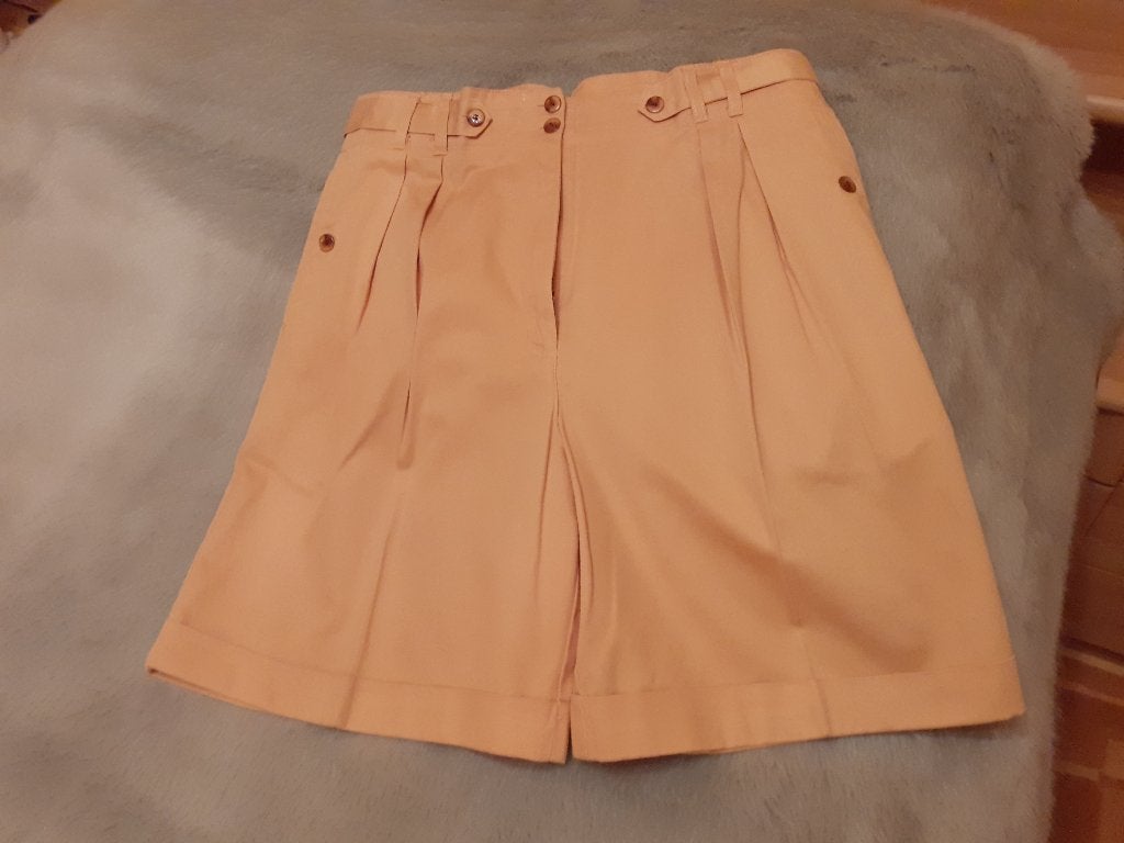 Short couleur camelle - taille 44, Enlèvement