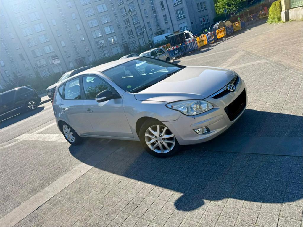 Hyundai i30 benzine 154.000 km!!!! AIRCO, Auto's, Hyundai, Zwart, 4 cilinders, Leder en Stof, Beige