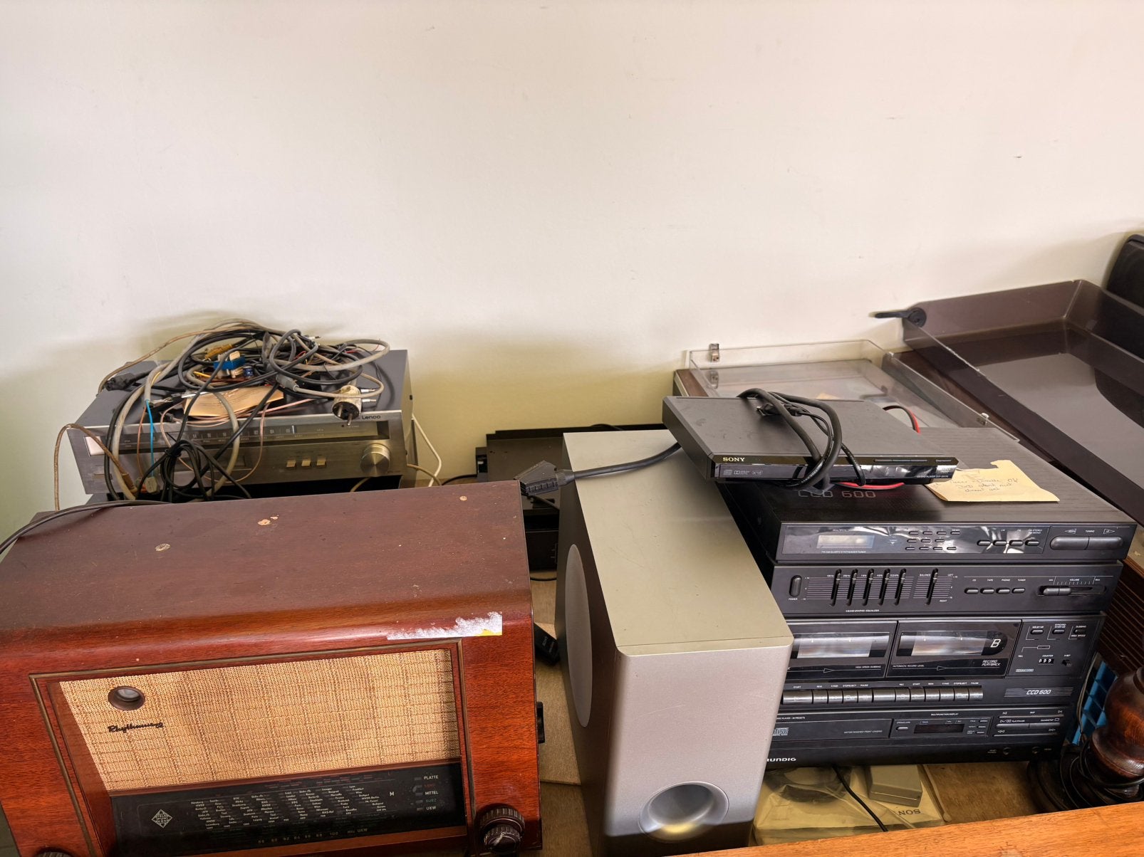***GRATIS: ZEER GROOT LOT AAN ONDERDELEN RADIO STEREO***, Ophalen, Gebruikt, Radio