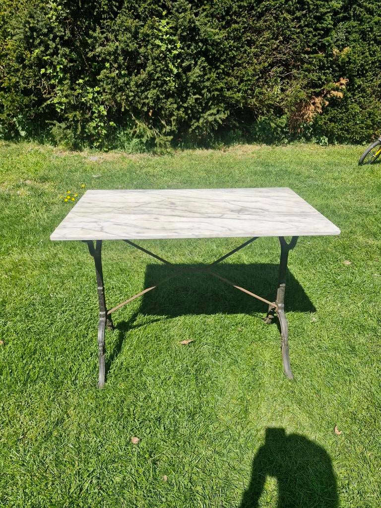 Fonte antieke buiten tafel bistro, Ophalen