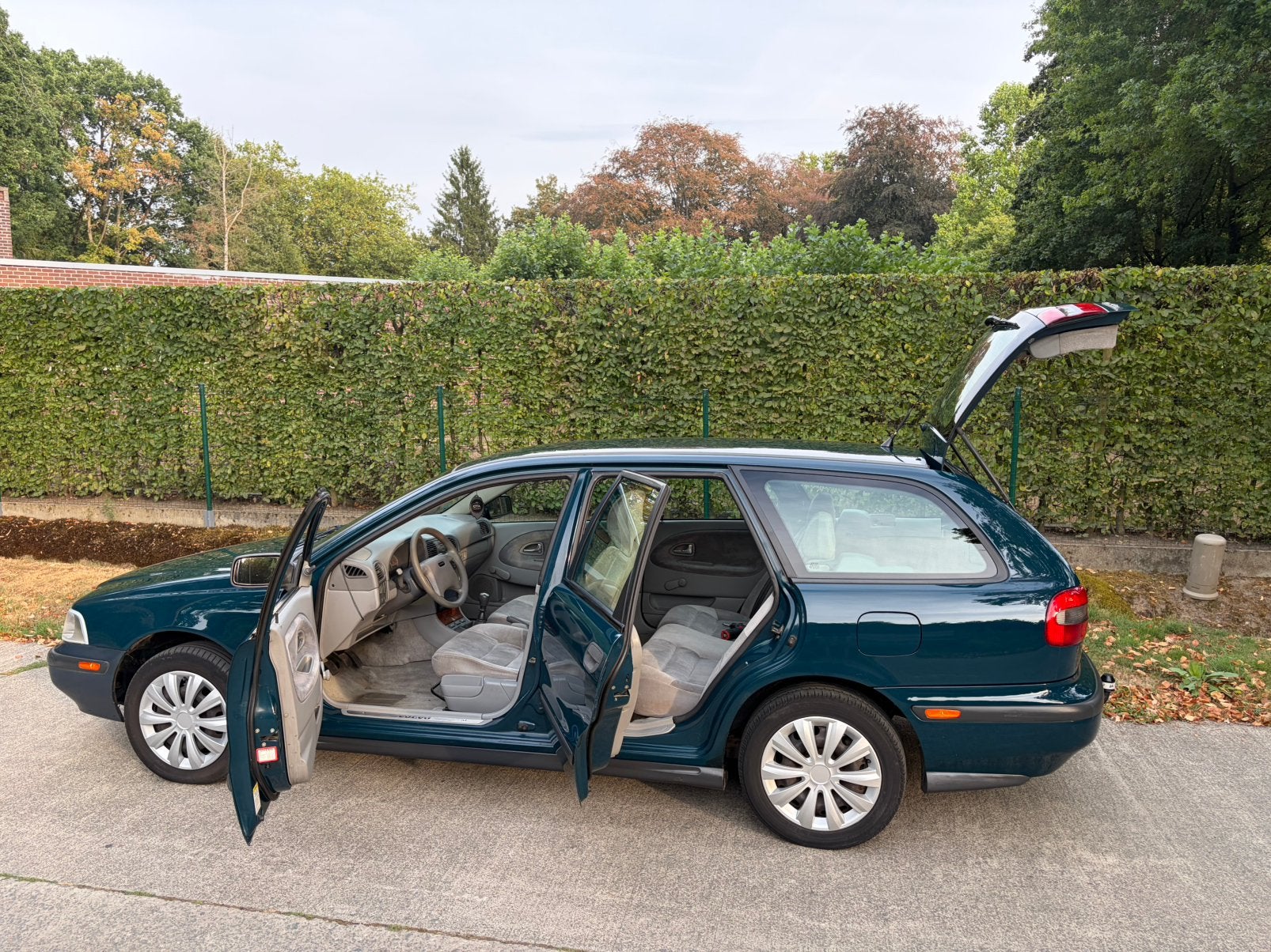✅Volvo V40 1.8-Benzine Airco,Trekhaak, Navigatie, Gekeurd‼️, Auto's, Voorwielaandrijving, Stof, 4 cilinders, Bedrijf