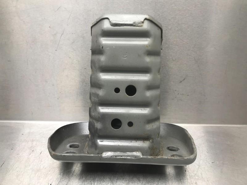 SUPPORT PARE-CHOCS AVANT GAUCHE Subaru Trezia (01-2011/-), Utilisé, Subaru