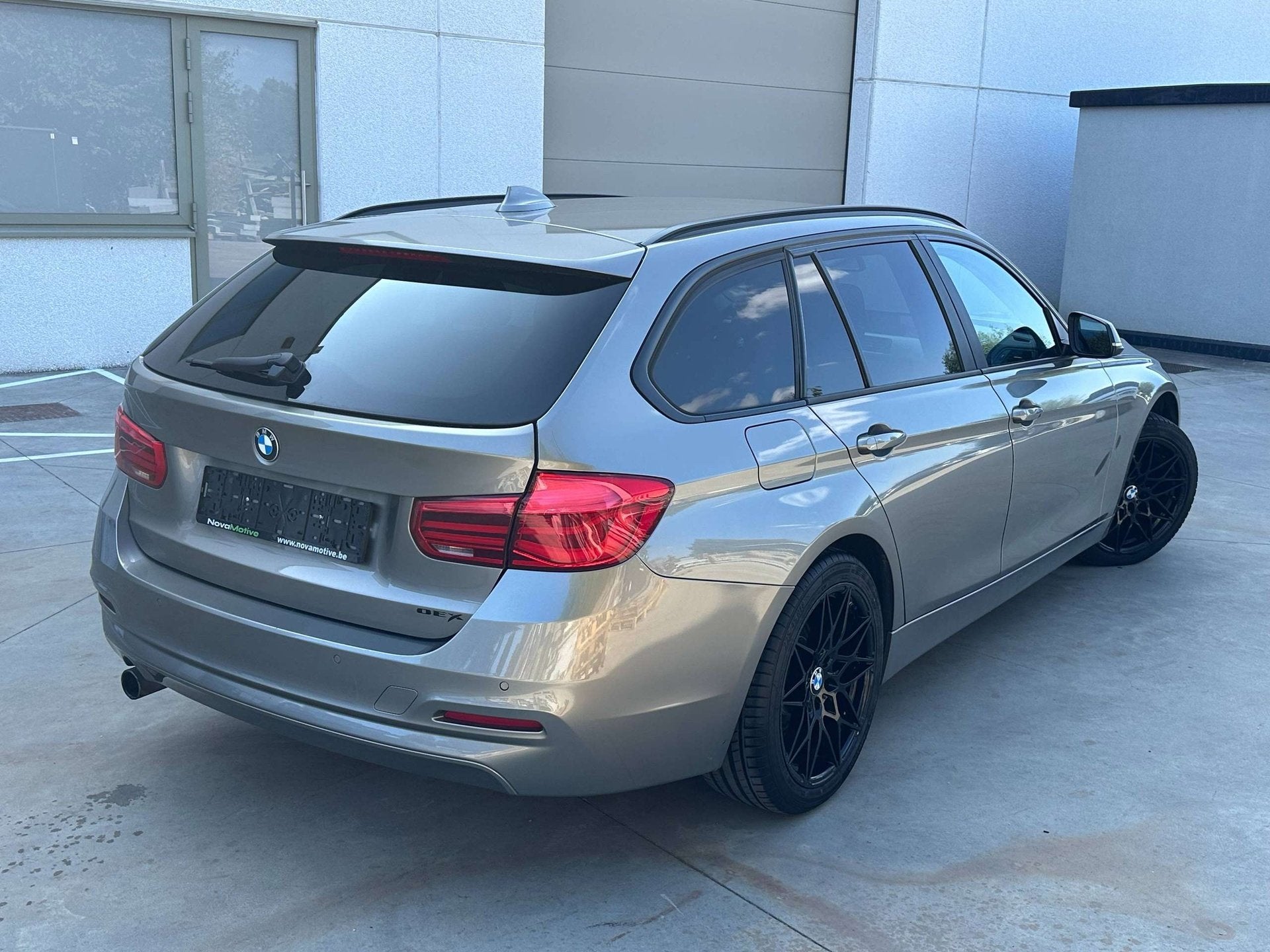 Bmw 318i Automaat,Parksens, Led, Navi, 1ste eig & 12m Garant, Auto's, Dealer onderhouden, Gebruikt, 136 pk, Beige