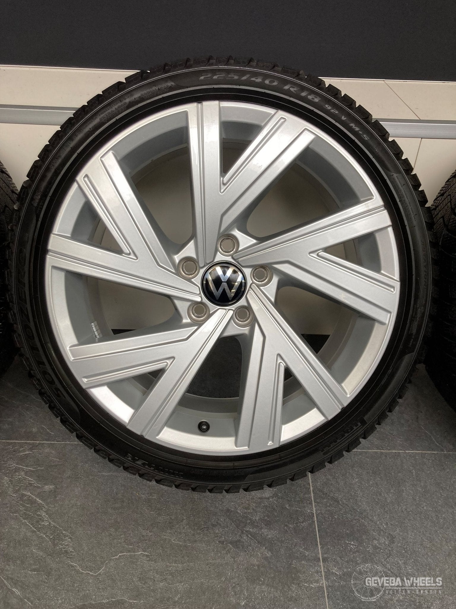 18” originele Volkswagen Golf ‘Bergamo’ velgen winterbanden, Pneus et Jantes, Pneus hiver, Véhicule de tourisme, -