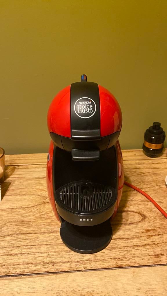 Nescafé Dolce Gusto Koffiemachine – Rood/Zwart – Krups, Elektronische apparatuur, Koffiezetapparaten, Ophalen, Zo goed als nieuw