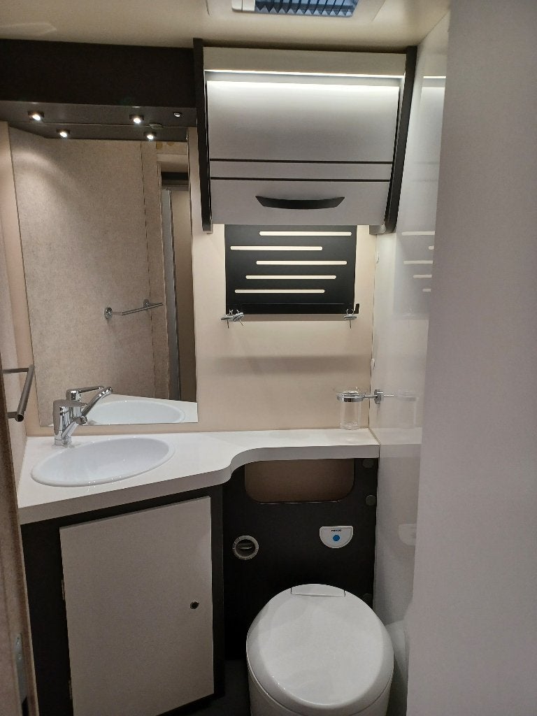camper, Caravans en Kamperen, Automaat, Ringverwarming, Ford, 7 tot 8 meter