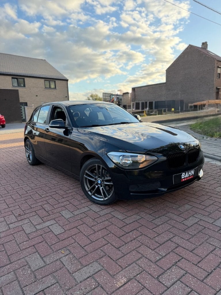 BMW 1-serie, Auto's, 1 Reeks, https://public.car-pass.be/vhr/b4aef087-5930-48dc-82fa-4f6e67d790d5, Zwart, Bedrijf