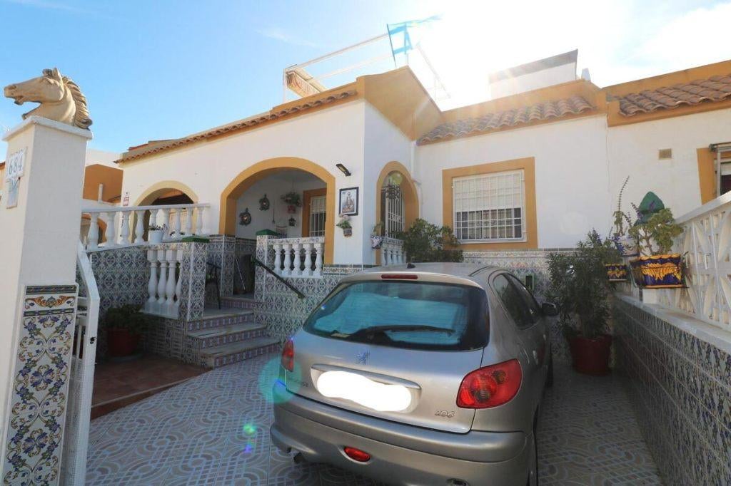 Bungalow zonder bovenburen in Torrevieja, Torrevieja, Spanje, 80 m², Woonhuis