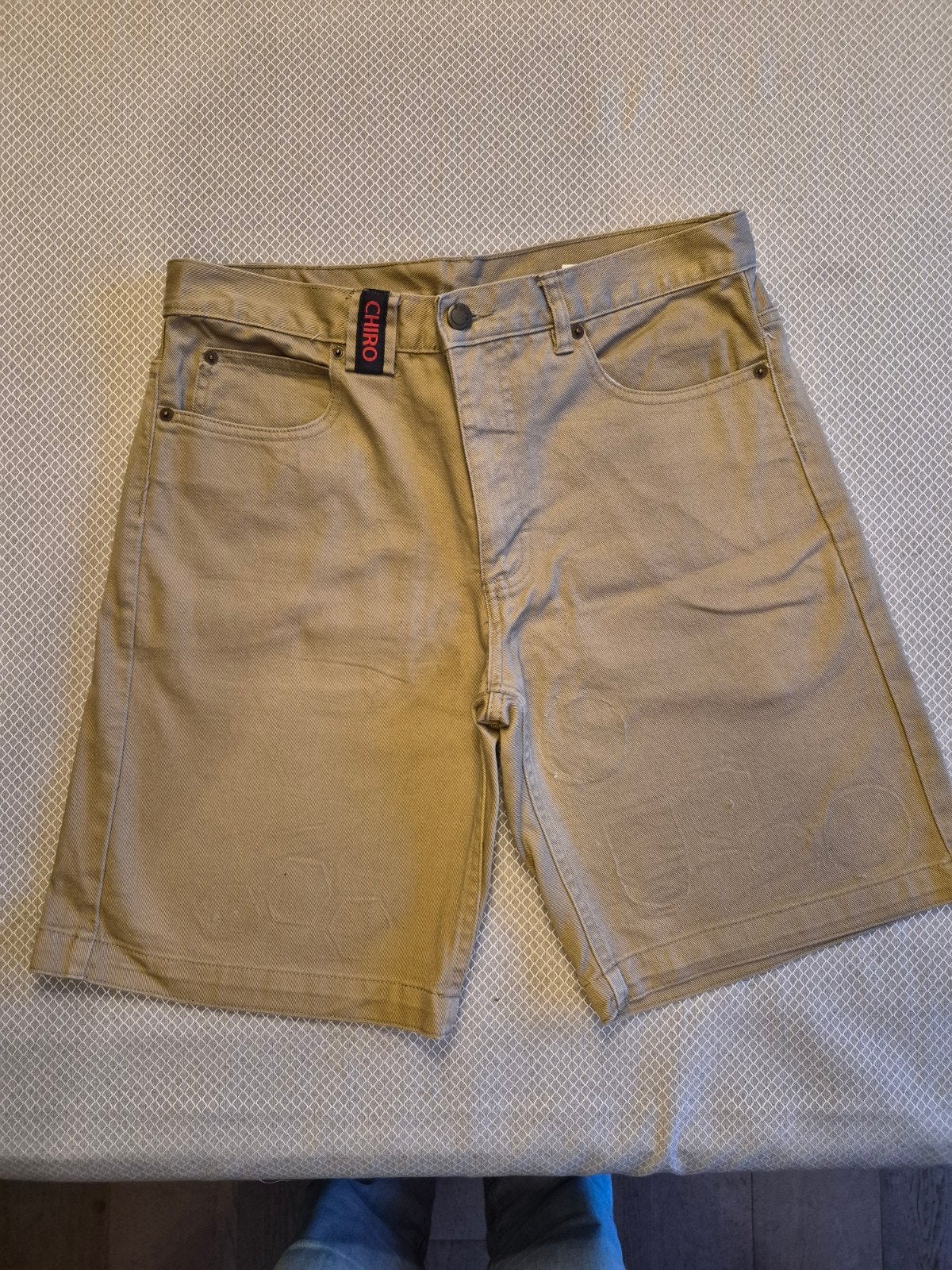 chiroshort Nieuw 2 stuks  maat 30, Neuf, Beige, Chiro, Enlèvement