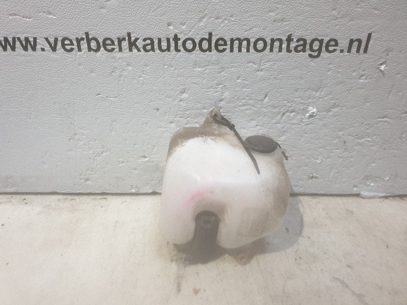 RUITENSPROEIERRESERVOIR Ford Sierra I (83bg-17618-aa7ba), Gebruikt, Henry-Ford-Straße  1
50735  Köln, DE, Ford-Werke GmbH, Kunden@ford.com