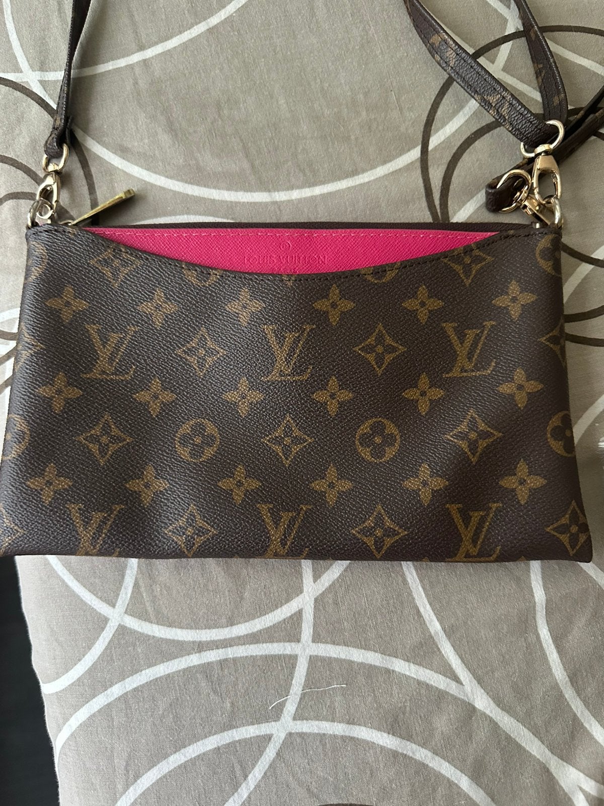 Louis vuitton crossbody, Ophalen of Verzenden, Zo goed als nieuw